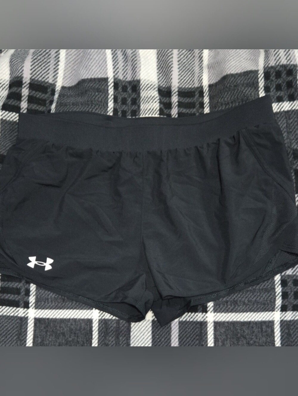 Under Armour Youth XLg Black Athletic Shorts Lightweight Elastic Waist